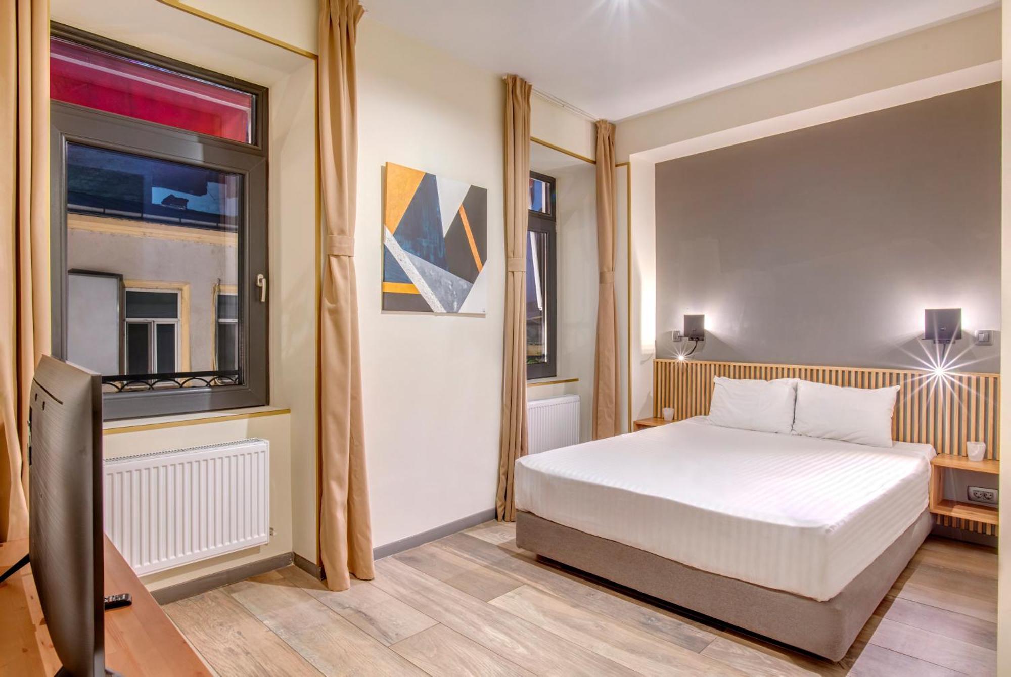 Forty One Hotel 3*